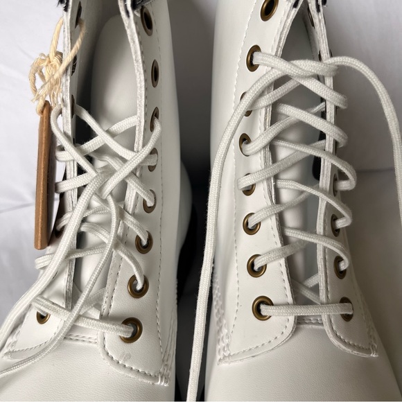 SOLD!!🧾🍒DOC MARTEN VEGAN LEATHER WHITE 1460 KEMBLE LACE UP BOOTS 7W/6M - Picture 11 of 15